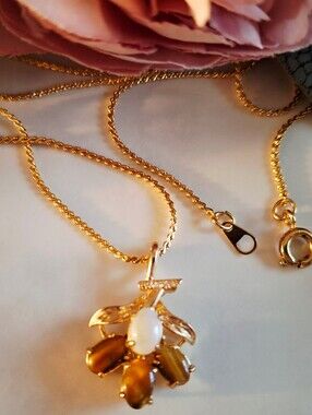 Vintage 80s ✨️🤍🤎Tiger Eye Jade Stone Pendant Necklace